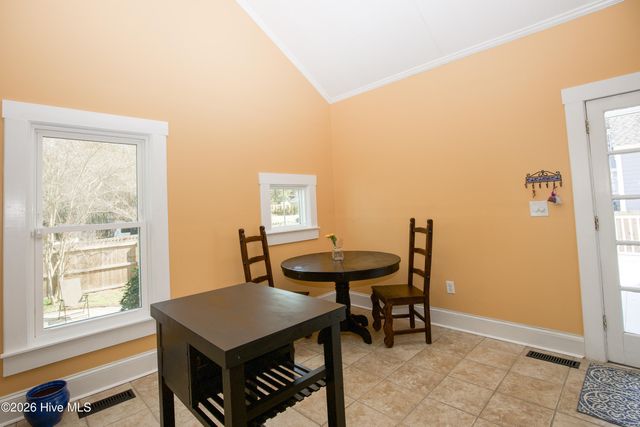 225 E Vermont Avenue, Southern Pines, NC 28387