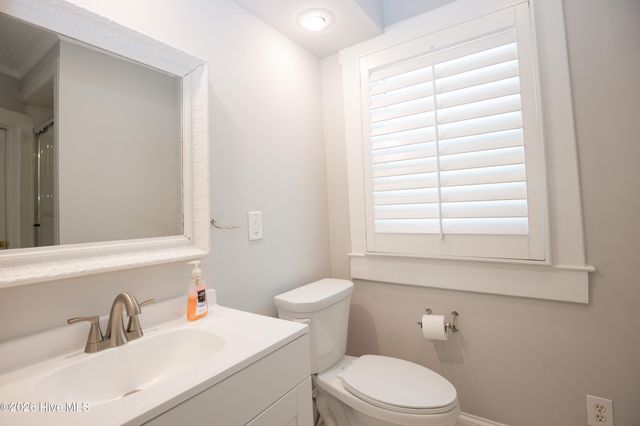 225 E Vermont Avenue, Southern Pines, NC 28387