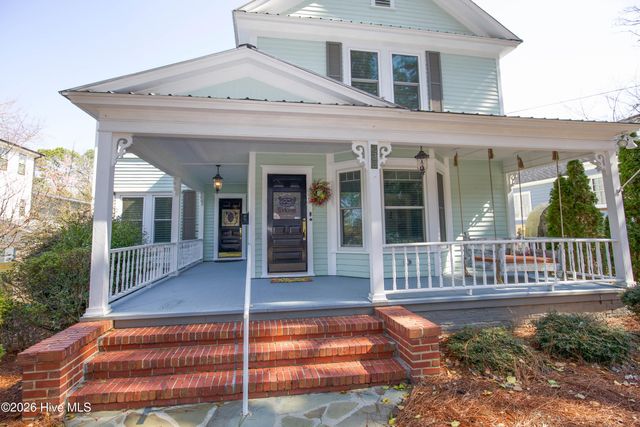 225 E Vermont Avenue, Southern Pines, NC 28387