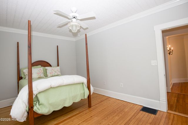 225 E Vermont Avenue, Southern Pines, NC 28387