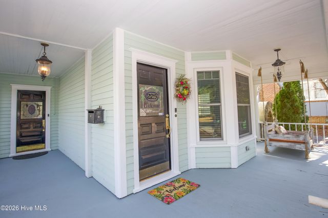 225 E Vermont Avenue, Southern Pines, NC 28387