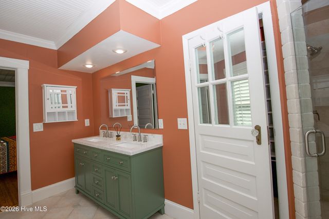 225 E Vermont Avenue, Southern Pines, NC 28387