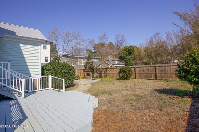 225 E Vermont Avenue, Southern Pines, NC 28387