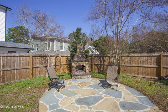 225 E Vermont Avenue, Southern Pines, NC 28387