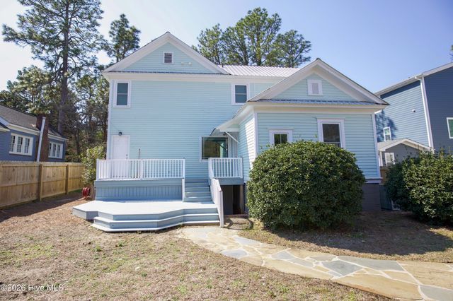 225 E Vermont Avenue, Southern Pines, NC 28387