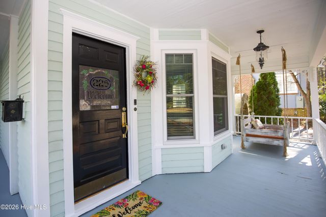 225 E Vermont Avenue, Southern Pines, NC 28387