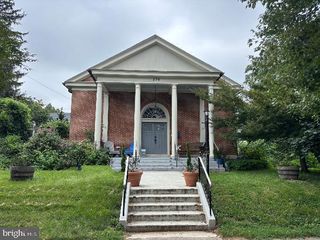 250 MOORELAND AVE, Carlisle, PA 17013