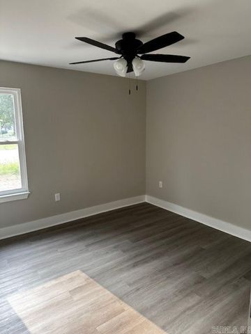 2702 S Belair, Pine Bluff, AR 71601