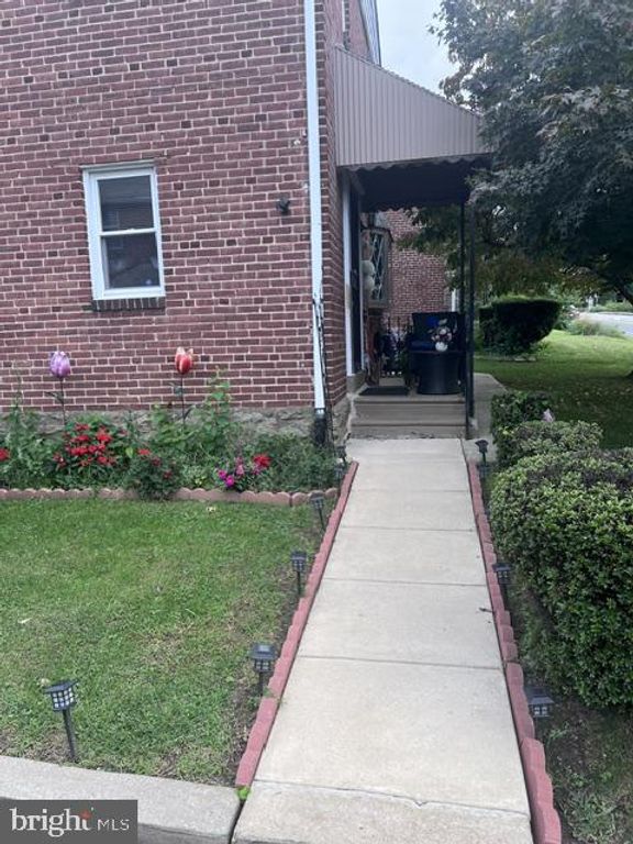 411 W SOUTH AVE, Glenolden, PA 19036 — photo 2