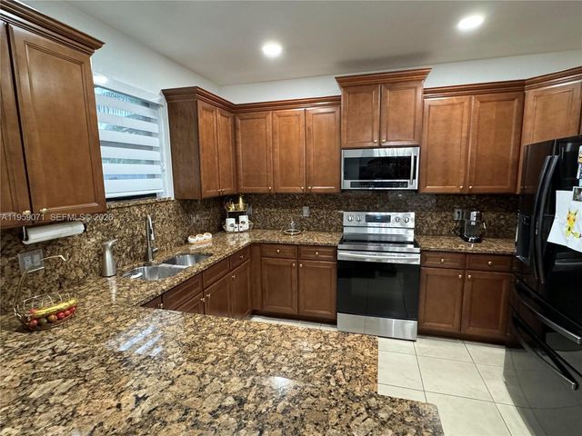 8905 NW 98th Ave 8905, Doral, FL 33178