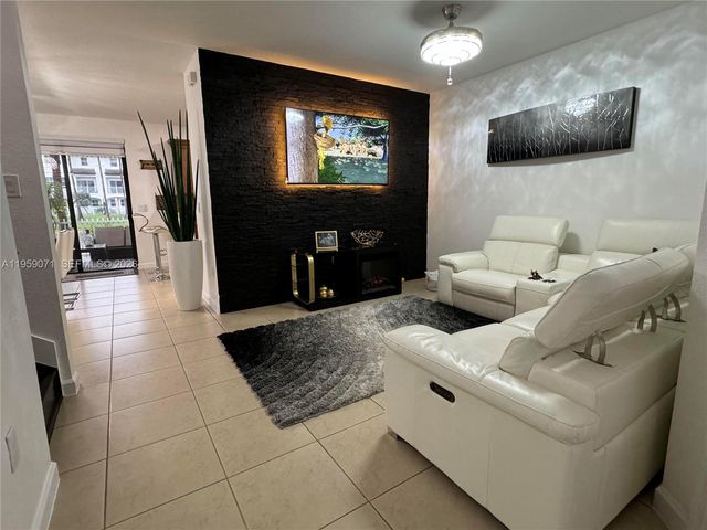 8905 NW 98th Ave 8905, Doral, FL 33178