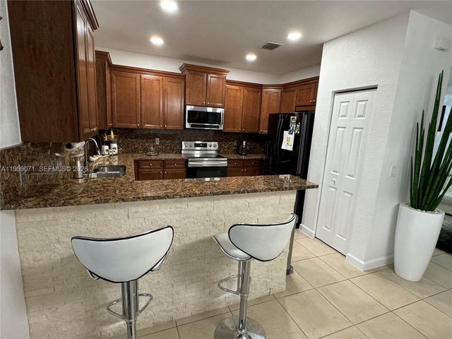 8905 NW 98th Ave 8905, Doral, FL 33178