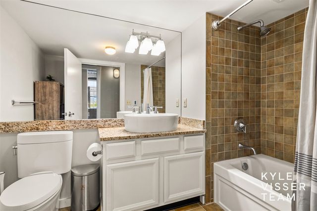940 Monroe Avenue 503, Grand Rapids, MI 49503