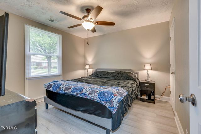 422 Sequoyah Drive, Kingsport, TN 37660