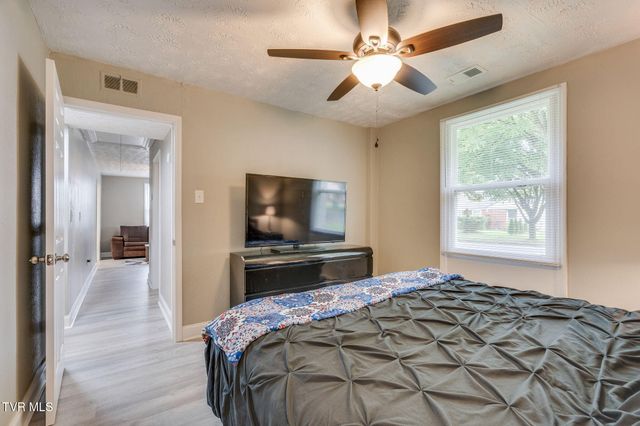 422 Sequoyah Drive, Kingsport, TN 37660
