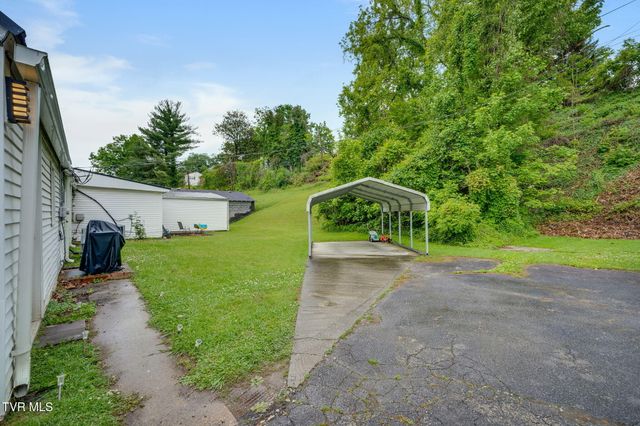 422 Sequoyah Drive, Kingsport, TN 37660