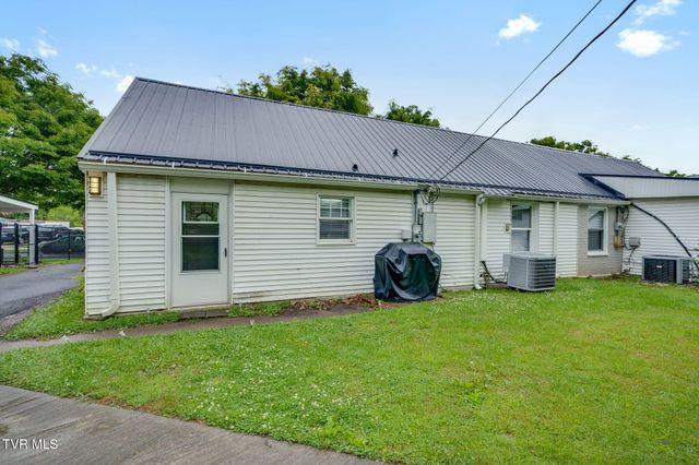 422 Sequoyah Drive, Kingsport, TN 37660