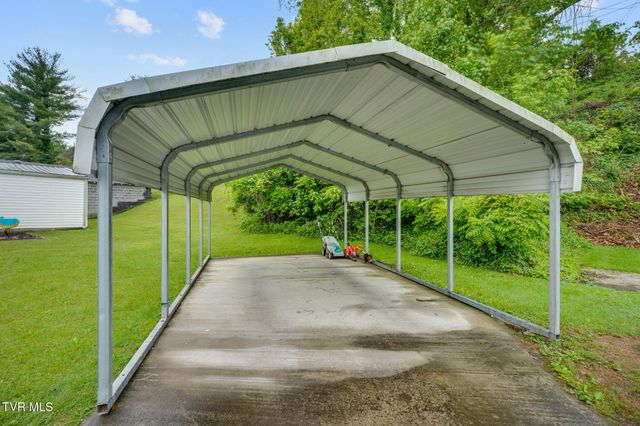422 Sequoyah Drive, Kingsport, TN 37660