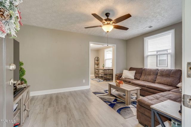 422 Sequoyah Drive, Kingsport, TN 37660