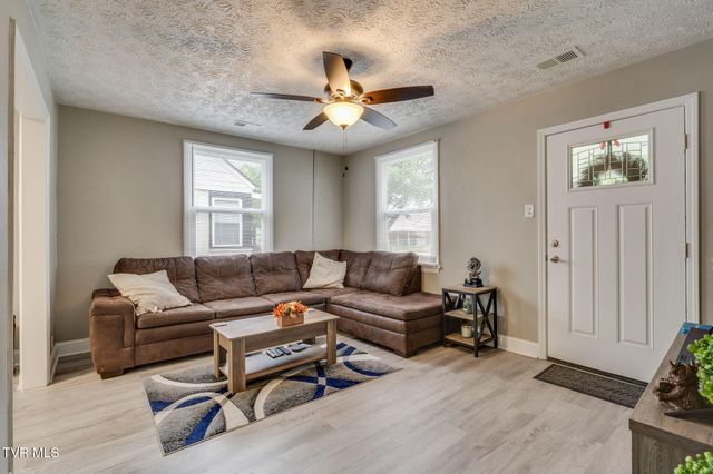 422 Sequoyah Drive, Kingsport, TN 37660
