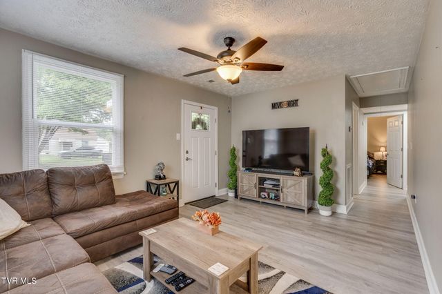 422 Sequoyah Drive, Kingsport, TN 37660
