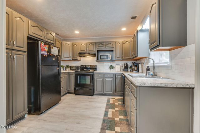 422 Sequoyah Drive, Kingsport, TN 37660