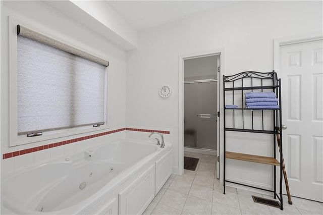 2016 NE WATERFIELD Drive, Blue Springs, MO 64014