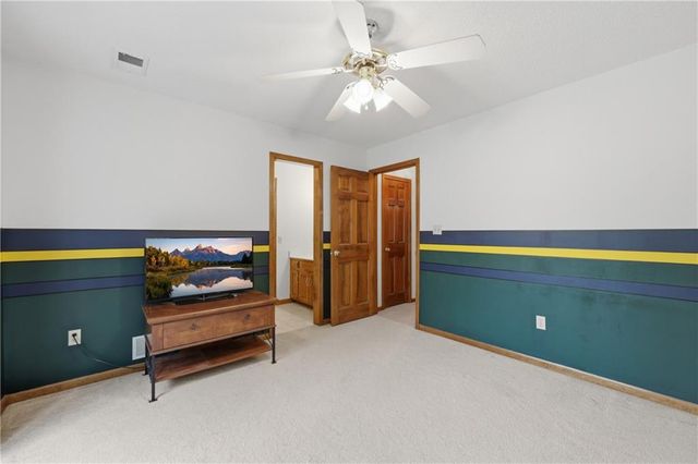 2016 NE WATERFIELD Drive, Blue Springs, MO 64014
