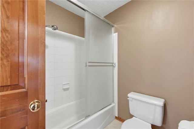 2016 NE WATERFIELD Drive, Blue Springs, MO 64014