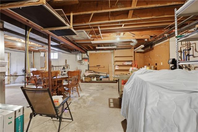 2016 NE WATERFIELD Drive, Blue Springs, MO 64014