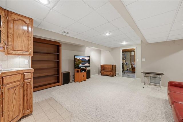2016 NE WATERFIELD Drive, Blue Springs, MO 64014