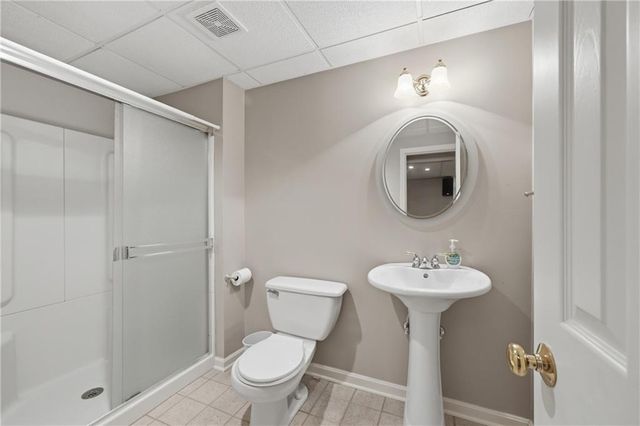 2016 NE WATERFIELD Drive, Blue Springs, MO 64014