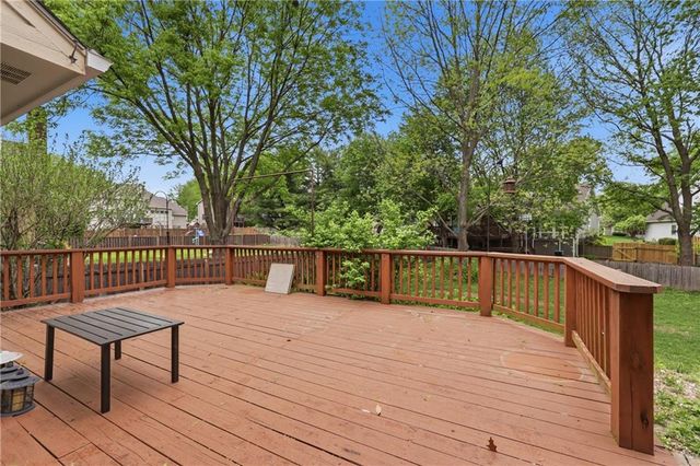 2016 NE WATERFIELD Drive, Blue Springs, MO 64014