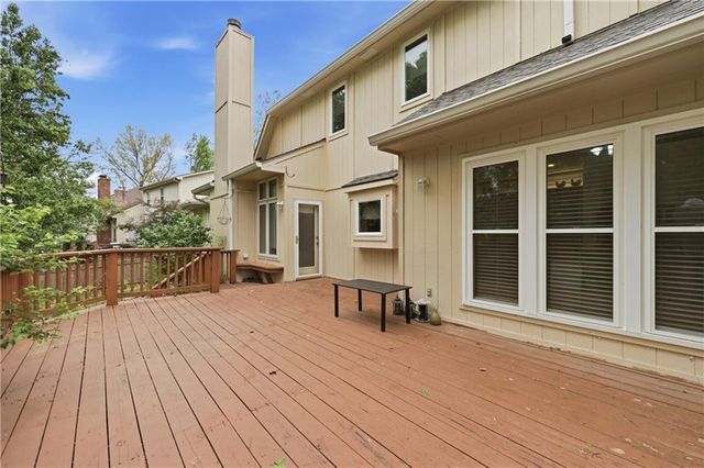 2016 NE WATERFIELD Drive, Blue Springs, MO 64014