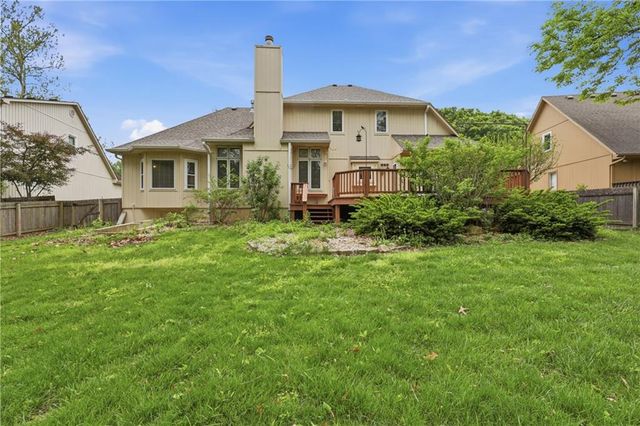 2016 NE WATERFIELD Drive, Blue Springs, MO 64014
