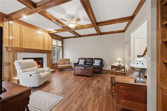 2016 NE WATERFIELD Drive, Blue Springs, MO 64014