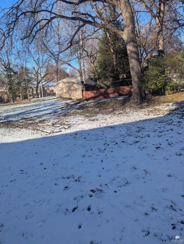 2424 dickens Ave. Avenue, Manhattan, KS 66502