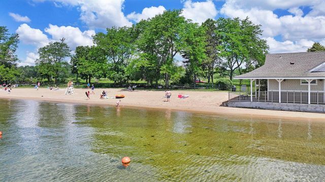 78 Menomonee ROAD, Williams Bay, WI 53191