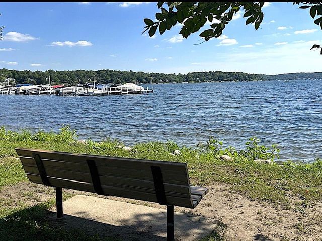 78 Menomonee ROAD, Williams Bay, WI 53191