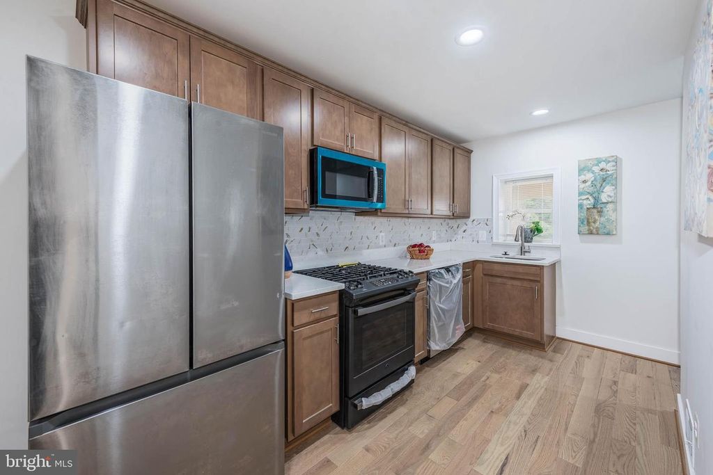 Image 5 of property listing at 23 S MORLEY ST, Baltimore, MD 21229