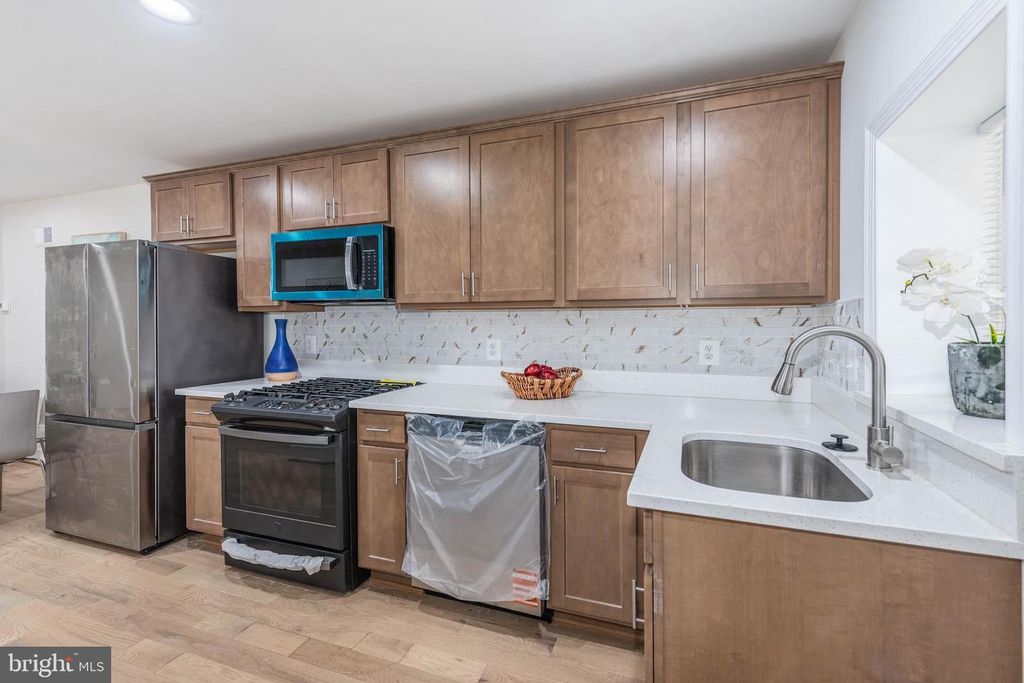 Image 6 of property listing at 23 S MORLEY ST, Baltimore, MD 21229