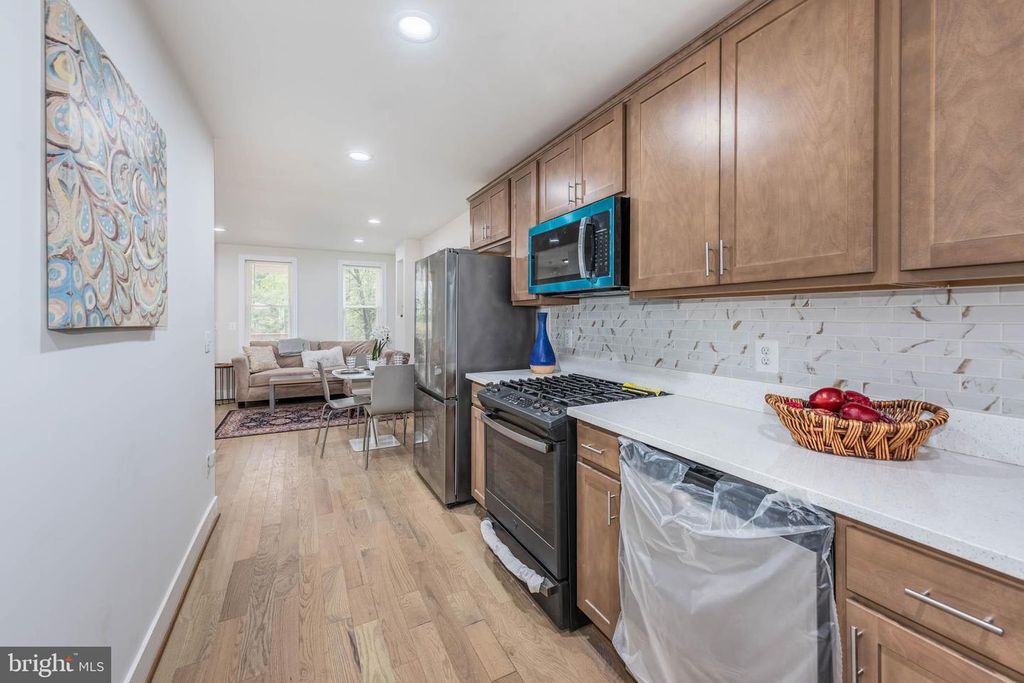 Image 7 of property listing at 23 S MORLEY ST, Baltimore, MD 21229