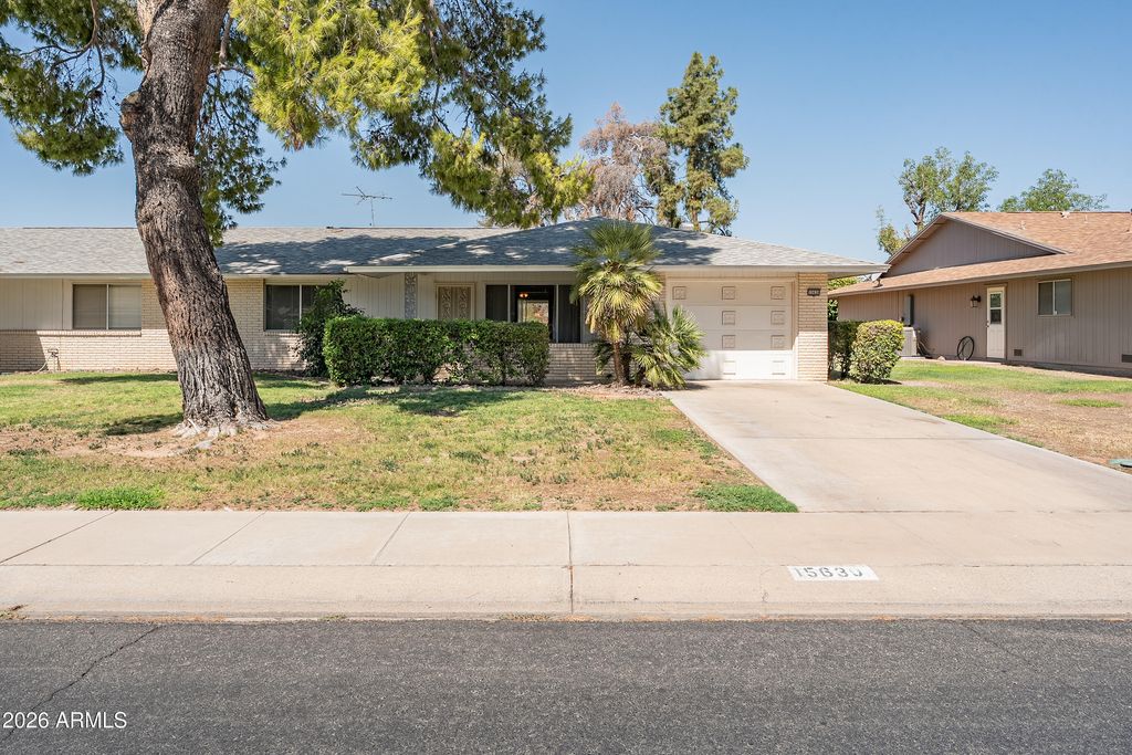 15630 N Lakeforest Drive, Sun City, AZ 85351 — photo 2