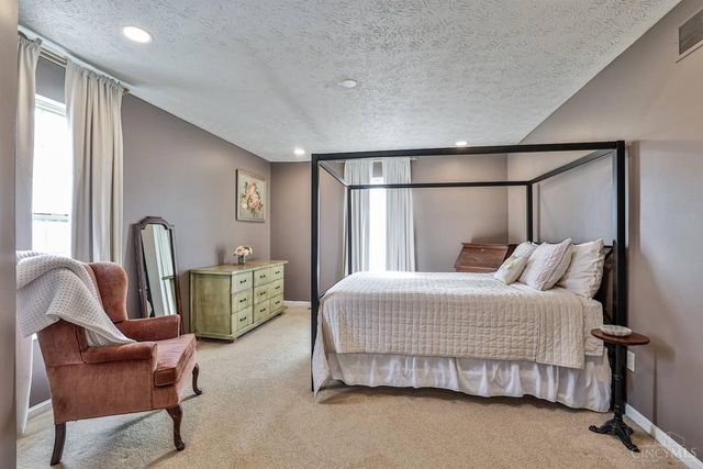 22 Iroquois Drive, Loveland, OH 45140