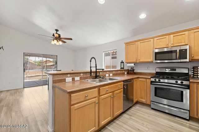 10451 E Oakbrook Street, Tucson, AZ 85747