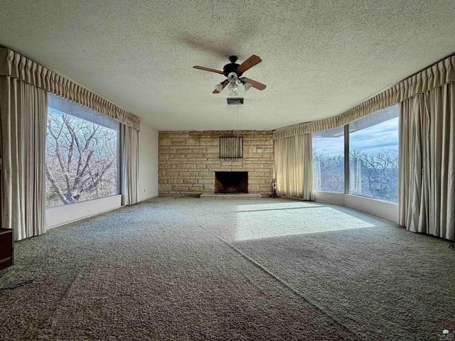 700 Ehlers Road, Manhattan, KS 66502
