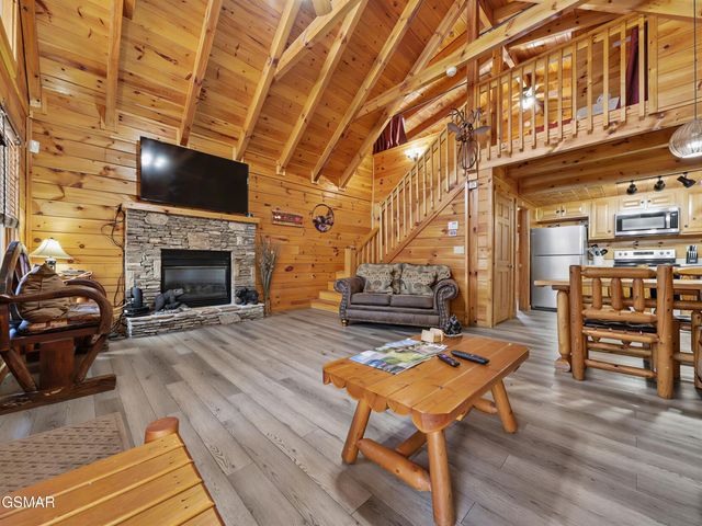 952 Iron Mountain Road, Pigeon Forge, TN 37863