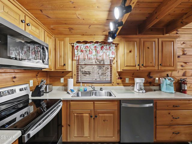 952 Iron Mountain Road, Pigeon Forge, TN 37863