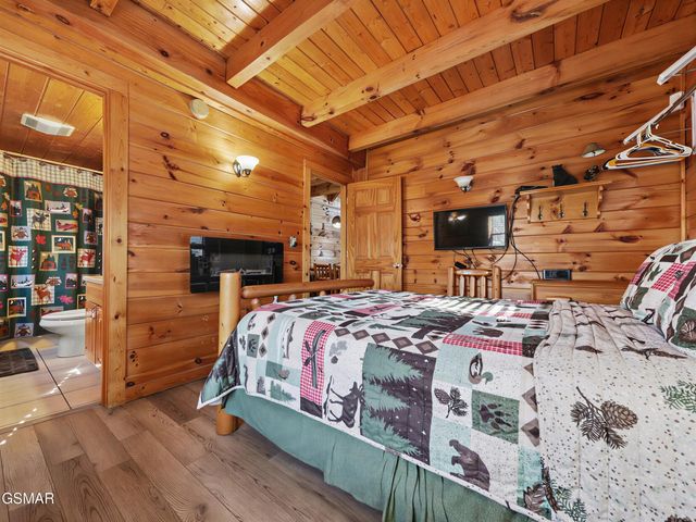 952 Iron Mountain Road, Pigeon Forge, TN 37863