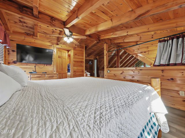 952 Iron Mountain Road, Pigeon Forge, TN 37863